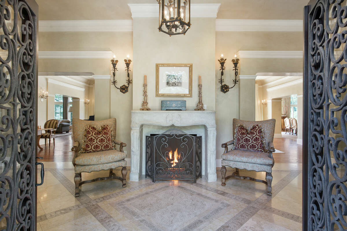 The Lark Ridge Estate in Alamo is up for auction. The interior of the main home includes marble floors, Venetian plaster, real gold from Italy, a crystal chandelier and a fireplace from New York’s Plaza Hotel.