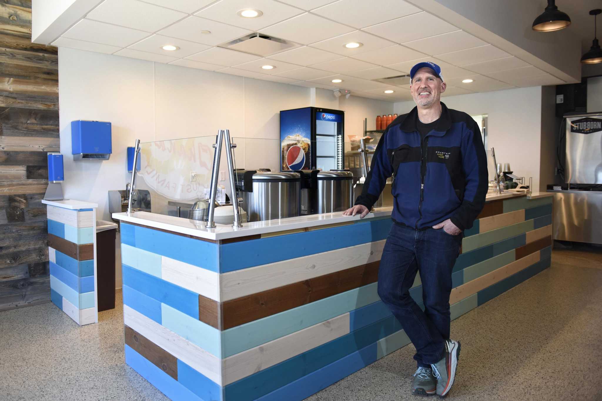 Old Greenwich resident resigns from CEO position to open Island Fin Poké in Cos Cob - Vimarsana News