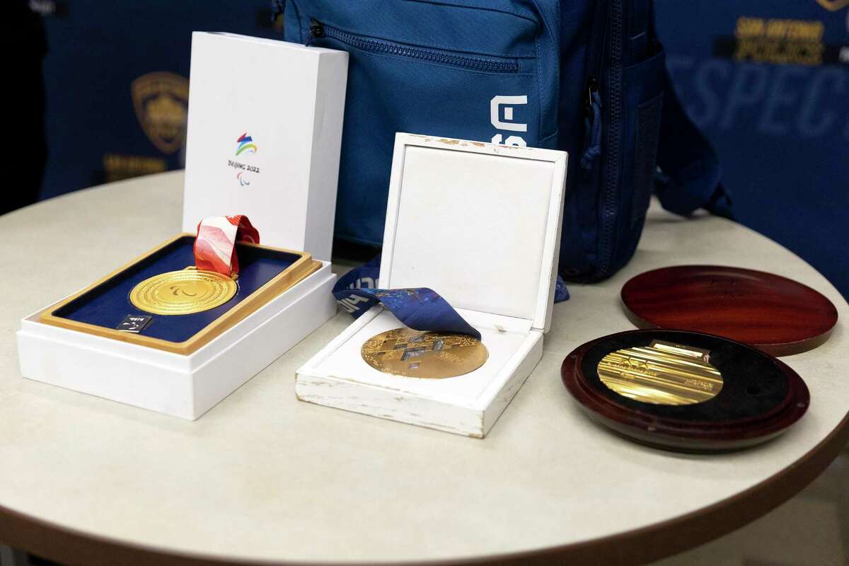 Paralympian gets stolen medals back, is with emotion