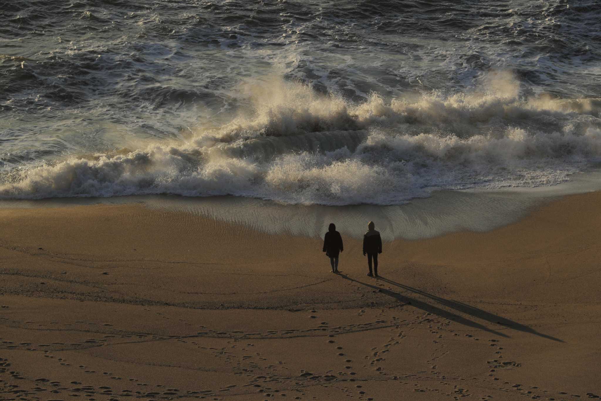 Sneaker waves, rip currents expected to strike along Northern California beaches - Vimarsana News