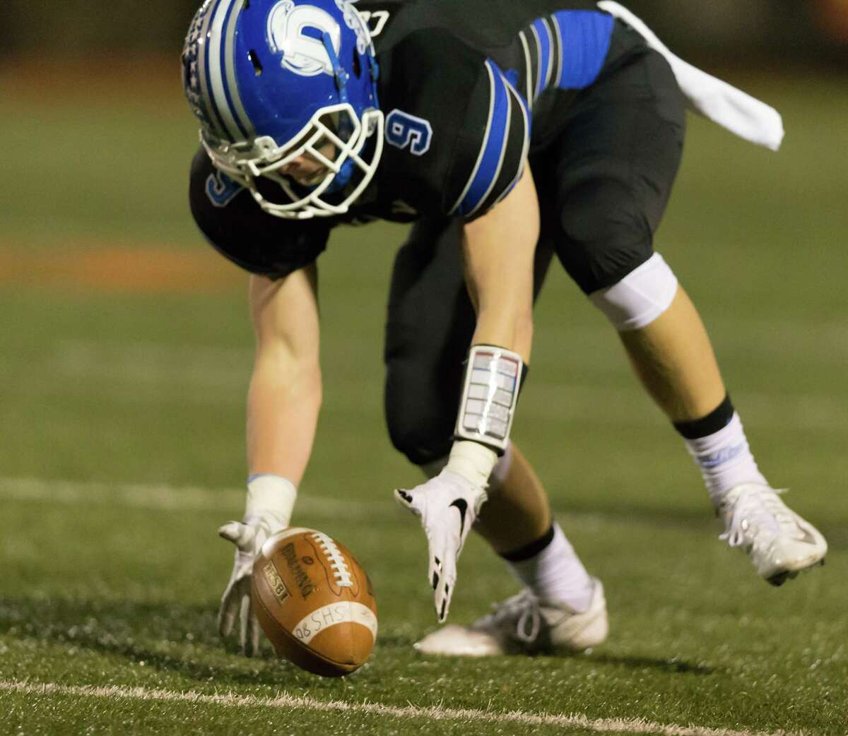 Football: Darien all-state OL Andrew Stueber is 2nd Connecticut player to  commit to Michigan