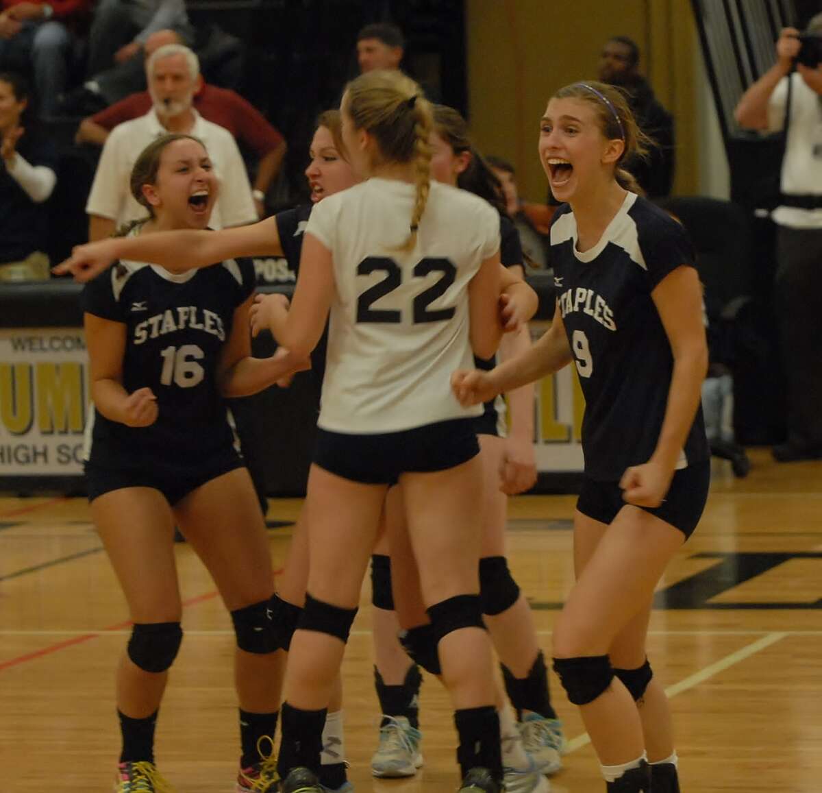 Staples beats Greenwich, advances to Class LL volleyball final