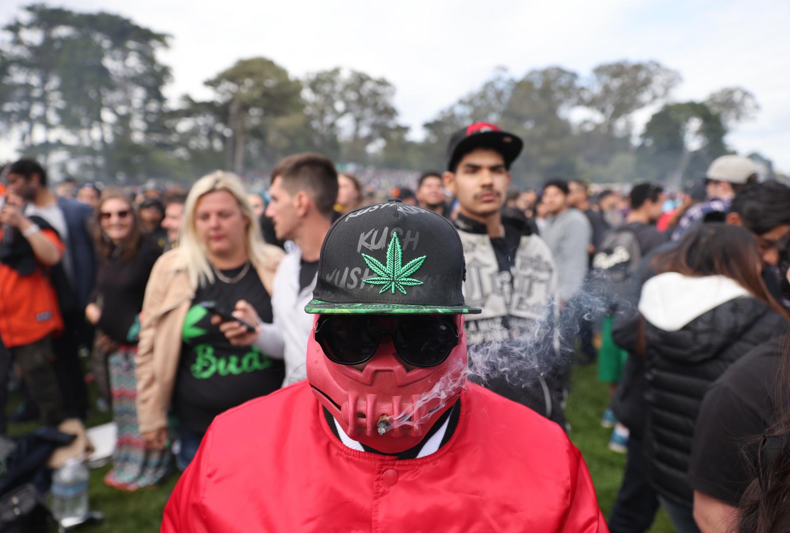 San Francisco's 4/20 celebration lights up Golden Gate Park - Vimarsana News