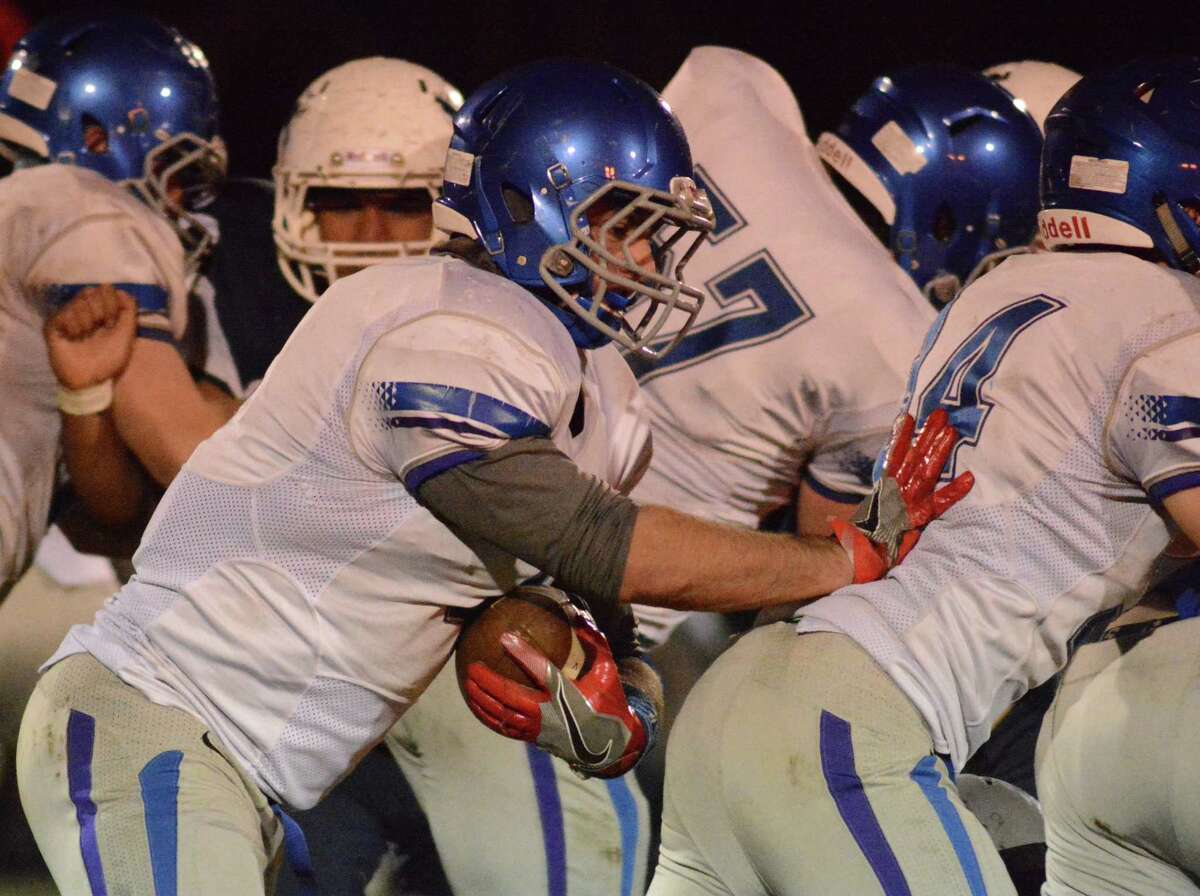 Football Old Saybrook / Westbrook beats in overtime, but falls