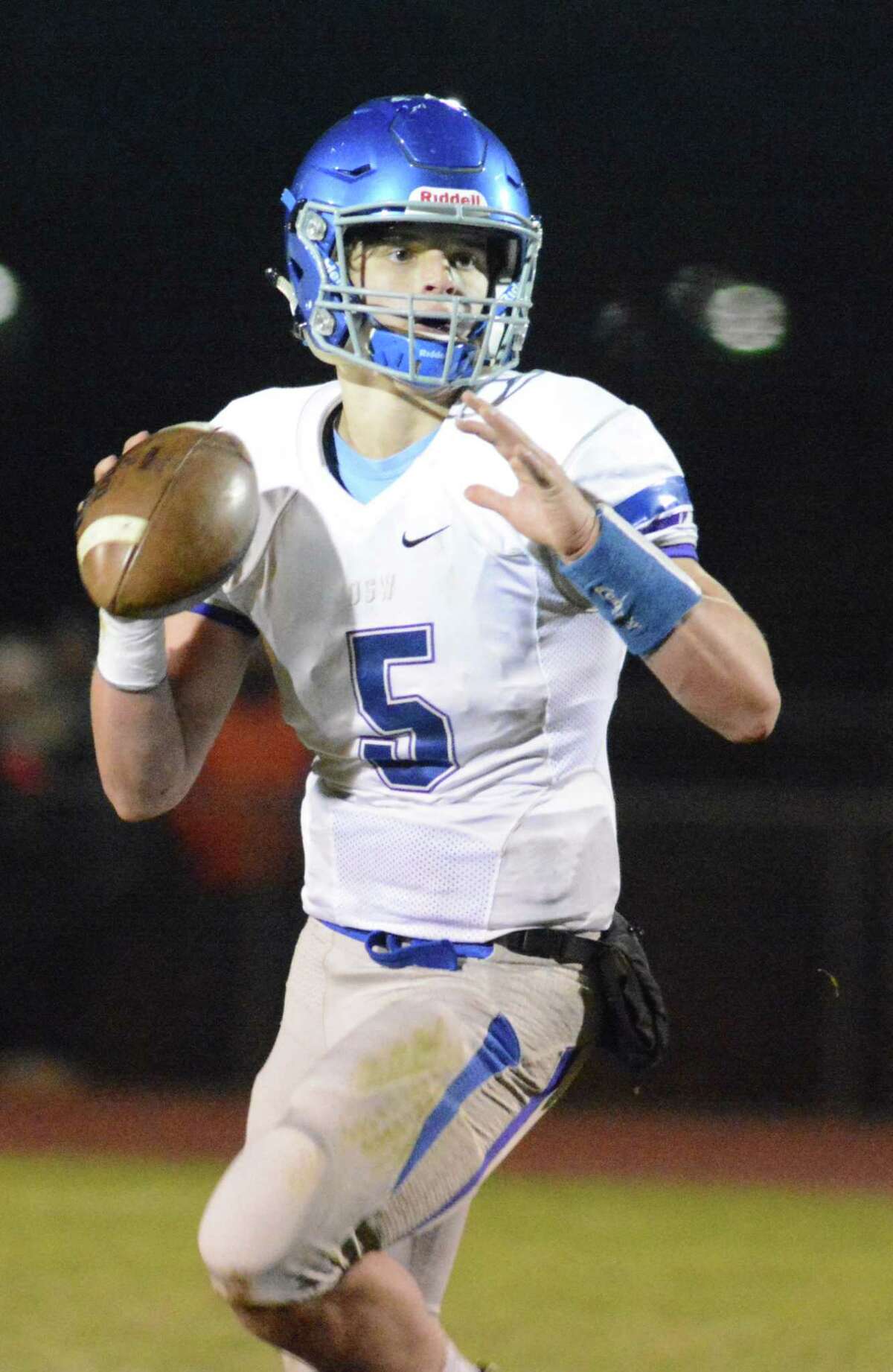 Football Old Saybrook / Westbrook beats in overtime, but falls