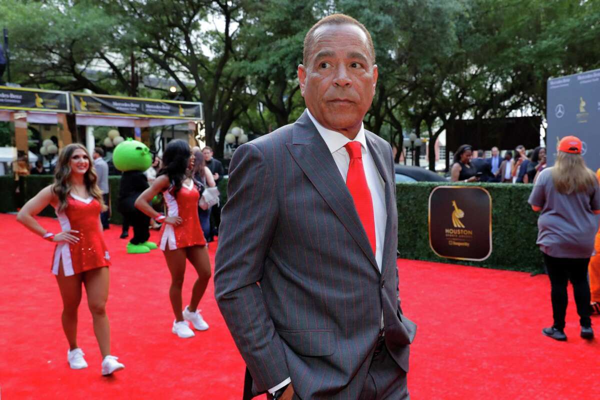 Wednesday’s red carpet at the Wortham Center was appropriate for UH basketball coach Kelvin Sampson, who was honored as the Houston Sports Awards coach of the year.
