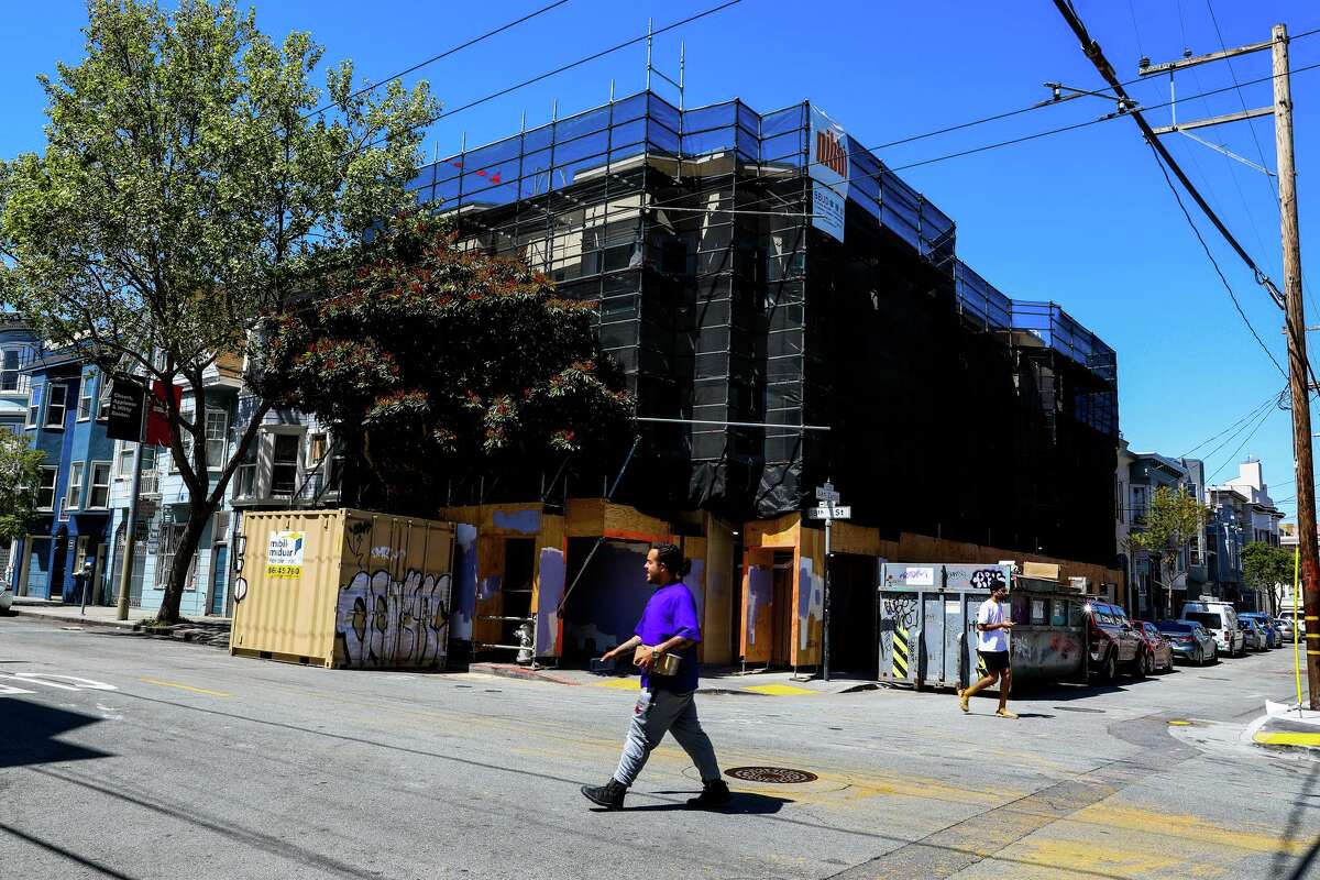 旧金山圣卡洛斯街和第18街的车库正在被改造成adu。