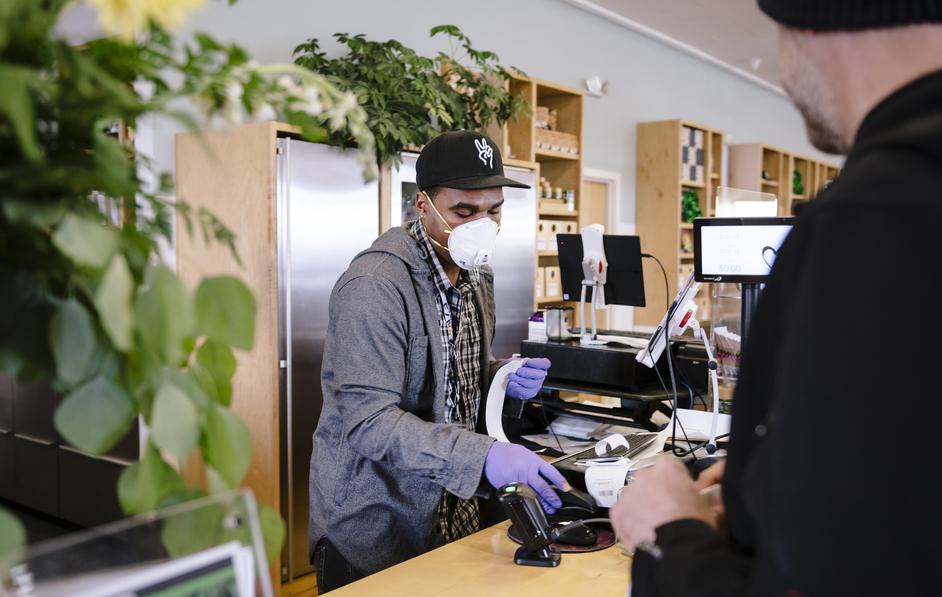 California streamlines workplace pandemic rules — including masking and exclusion pay - Vimarsana News