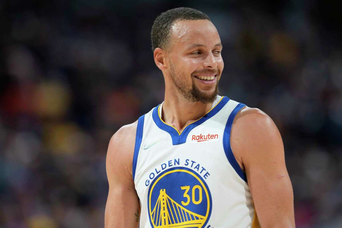 Reports: Golden State Warriors star Stephen Curry among group