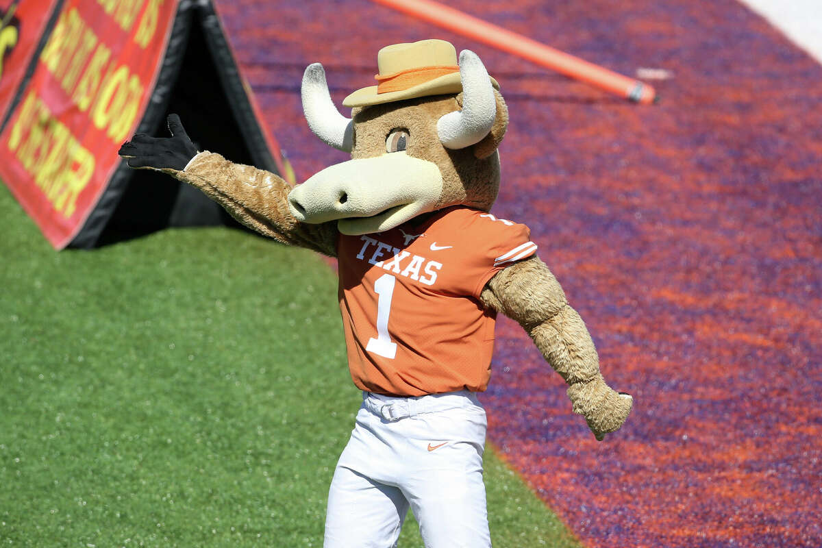 MOBILE, AL - FEBRUARY 05: Hook 'Em the Texas Longhorns mascot, during the Reese's Senior Bowl on February 5, 2022 at Hancock Whitney Stadium in Mobile, Alabama. (Photo by Michael Wade/Icon Sportswire via Getty Images)