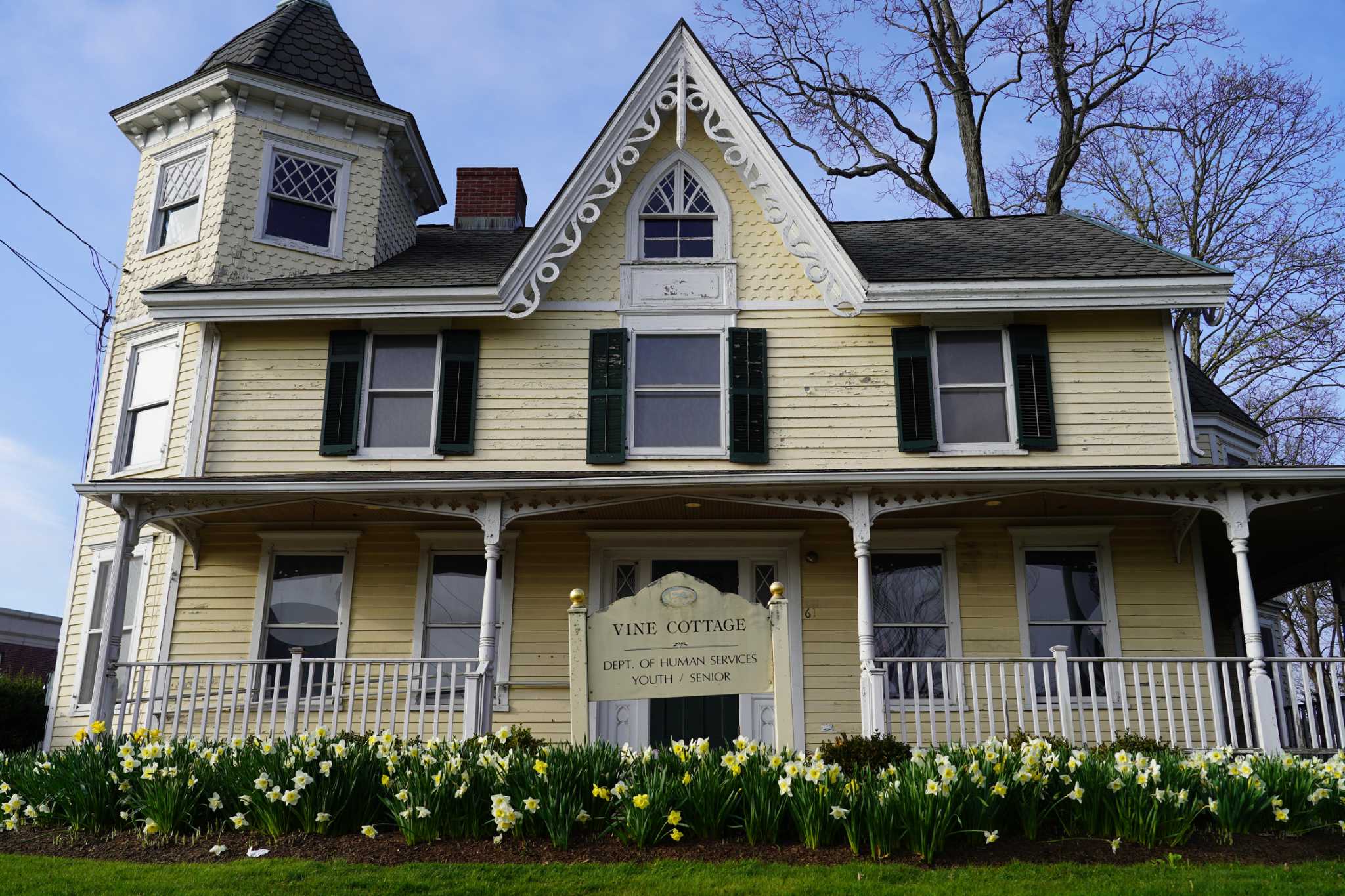 New Canaan Board of Selectmen considers RFP for Vine Cottage