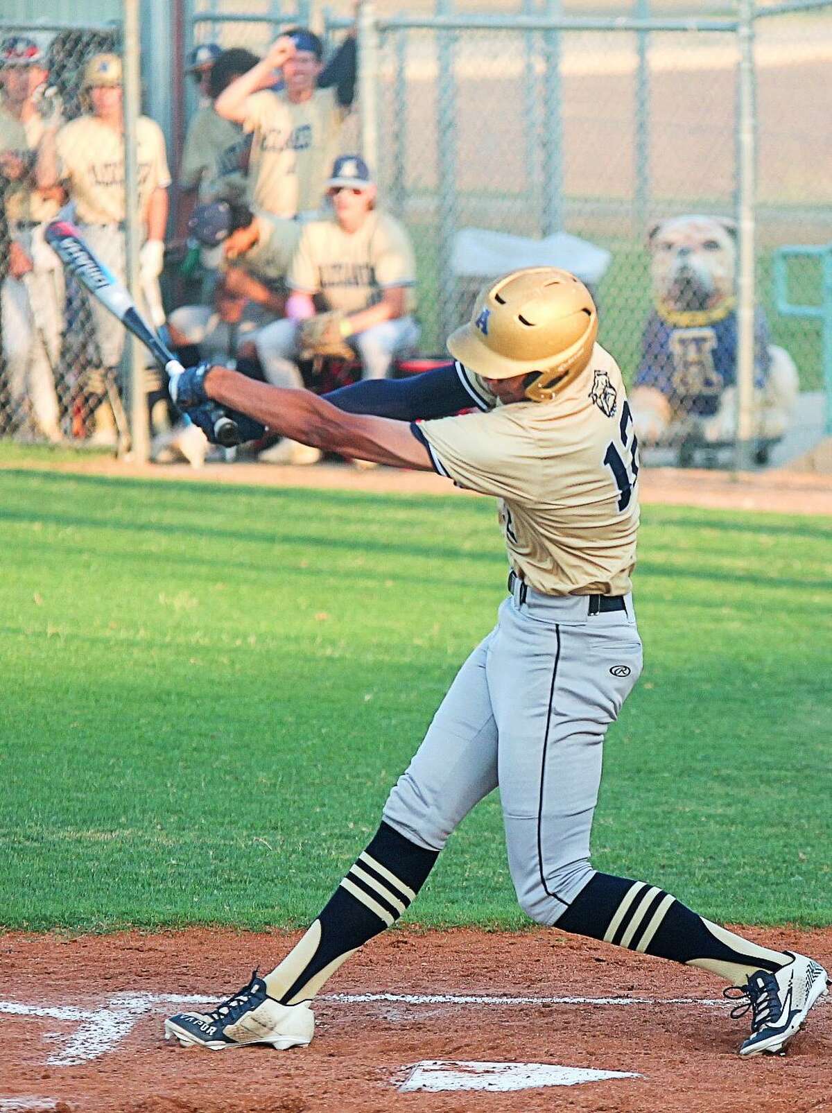 Alexander’s Jerry Castillo went 3 for 4 with a home run, two RBIs and a run scored in the Bulldogs’ 8-4 win over Del Rio on Wednesday.