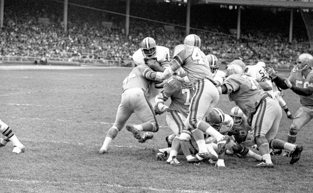 Houston Oilers linebacker Garland Boyette (52) hits Cleveland Browns running back Leroy Kelly during a game at Cleveland Municipal Stadium on November 22, 1970 in Cleveland, Ohio. Cleveland won 28-14.