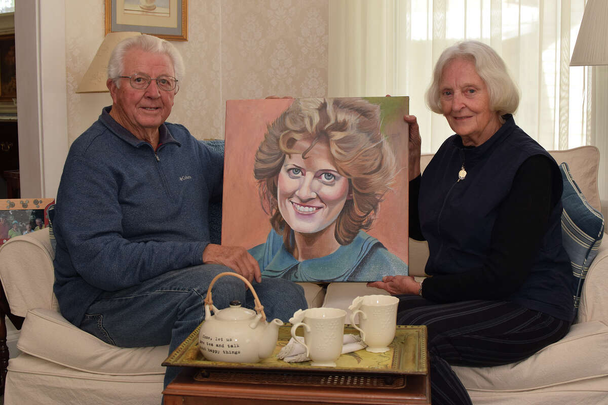 George and Marilyn Murphy hold a portrait of their daughter, Kellie, who was killed in 1984 by a drunken driver.