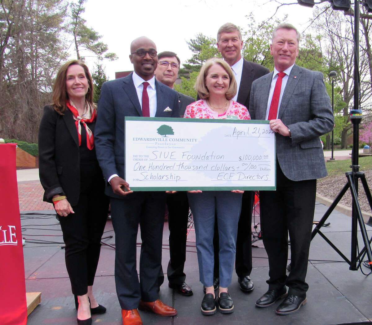 On Thursday, night, the Edwardsville Community Foundation (ECF) contributed $100,000 toward scholarship support for students to study disaster preparedness as part of the “One Day, One SIUE” Day of Giving. Left to right, ECF Chair Caryn Mefford, SIUE Chancellor James T. Minor, School of Engineering Dean Cem Karacal, ECF Executive Director Pamela Farrar, SIUE Vice Chancellor for Student Affairs Jeffrey Waple, and ECF Vice-Chair Rich Walker.