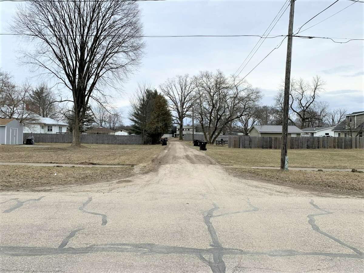 The Big Rapids planning commission has recommended the city commission deny a request for closing two alleyways opening to Maple Street adjacent to Big Rapids Products.