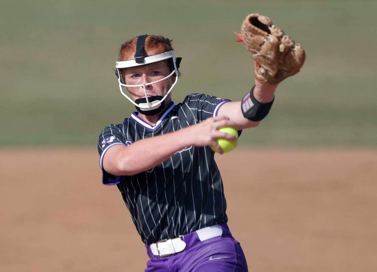 Willis starting pitcher Kinley Chapman (17) throws in the first inning of District 13-6A high school softball game at Conroe High School, Friday, April 22, 2022, in Conroe.