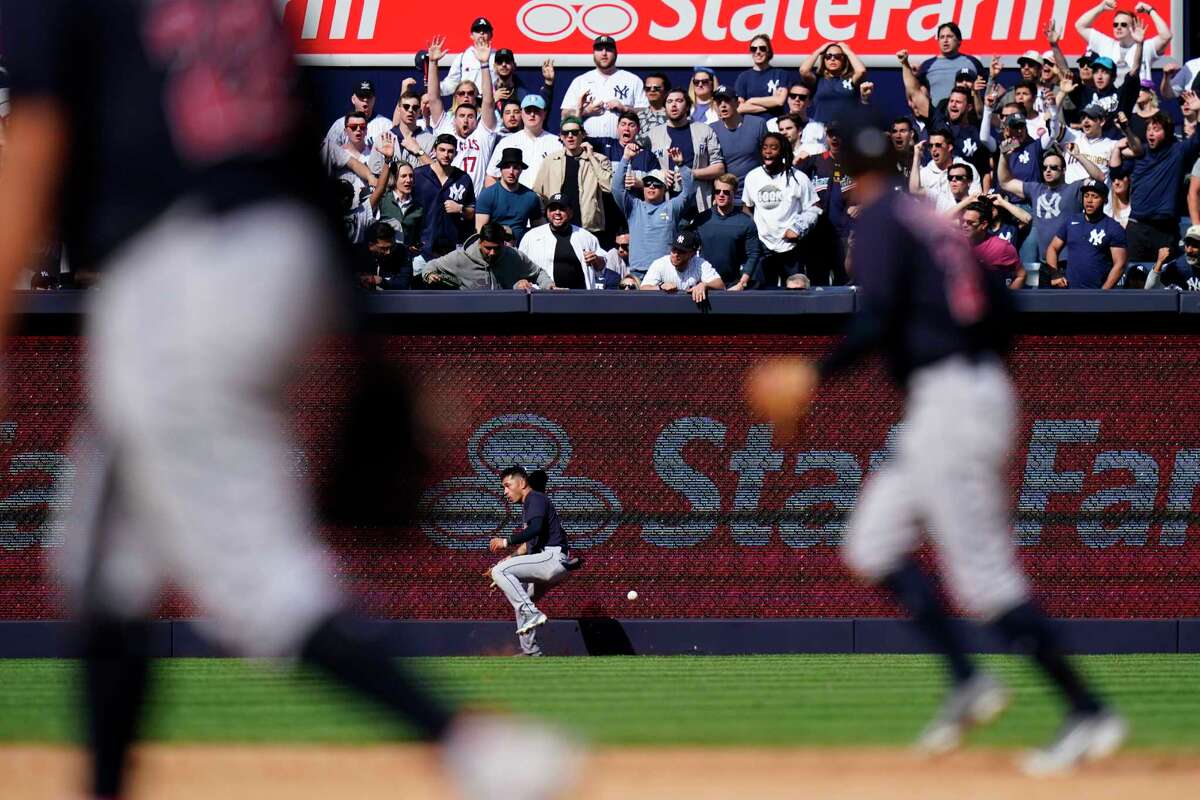 Cleveland's Myles Straw climbs Yankee Stadium wall to shut up heckling fans