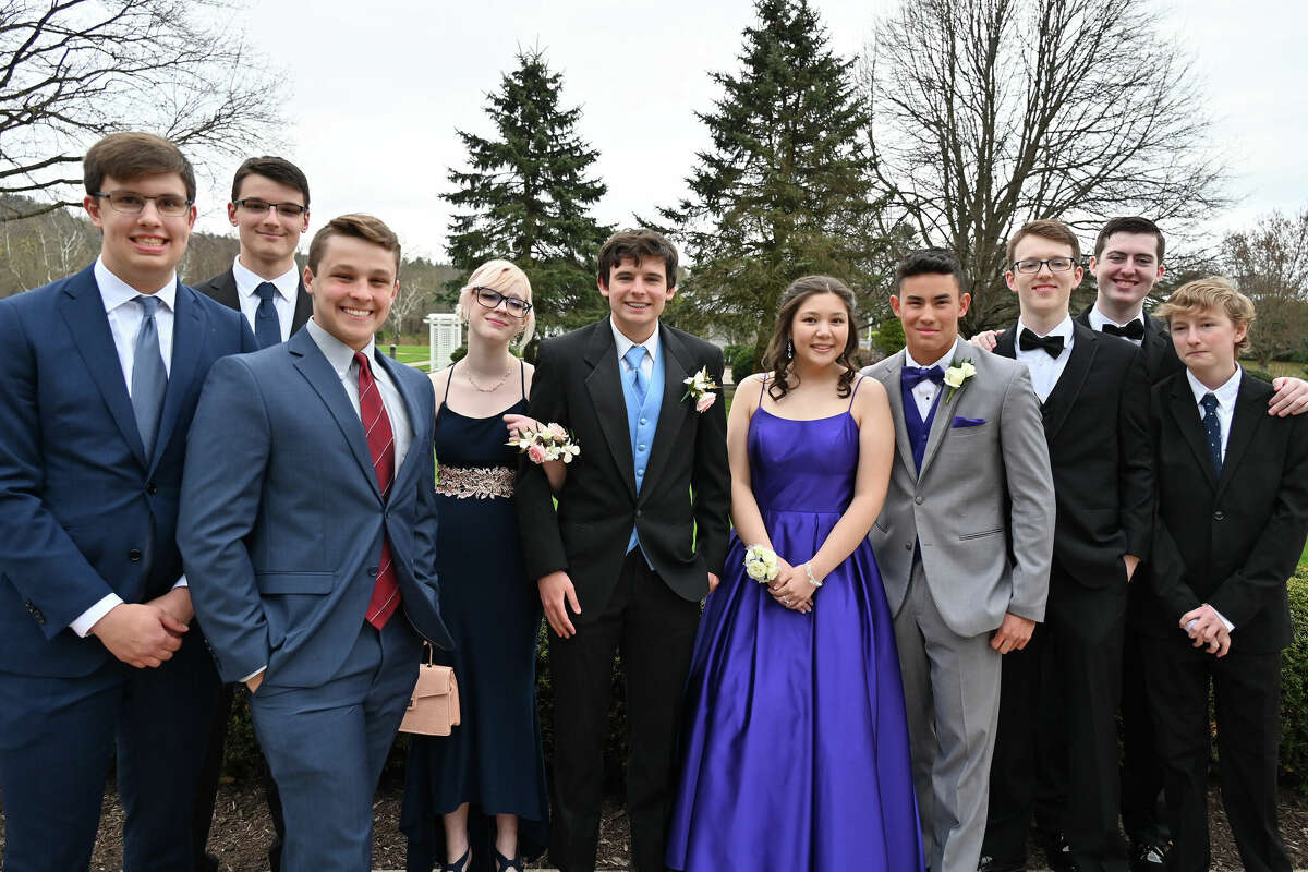 Xavier High School held its senior prom on Saturday, April 23, 2022 at the Farmington Polo Club in Farmington, Conn.. Were you SEEN?