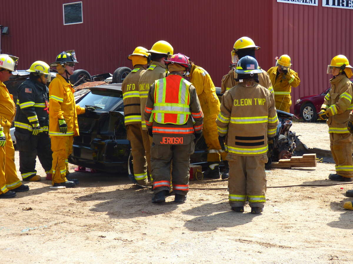 Firefighters Crack Open Cars For Auto Extrication Training