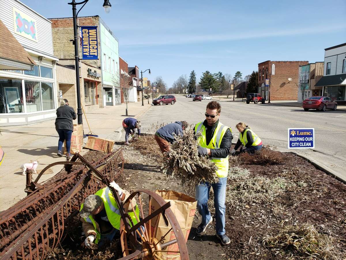 Evart celebrates Earth Day with massive cleanup by Lume and Evart