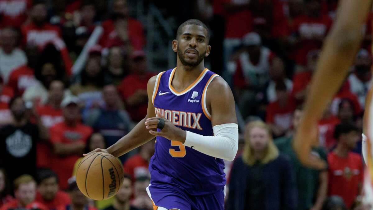 Phoenix Suns guard Chris Paul (3) dribbles in the second half of Game 4 of an NBA first-round basketball playoff series against the New Orleans Pelicans in New Orleans on Sunday, 24 April 2022. (AP Photo/Matthew Hinton)