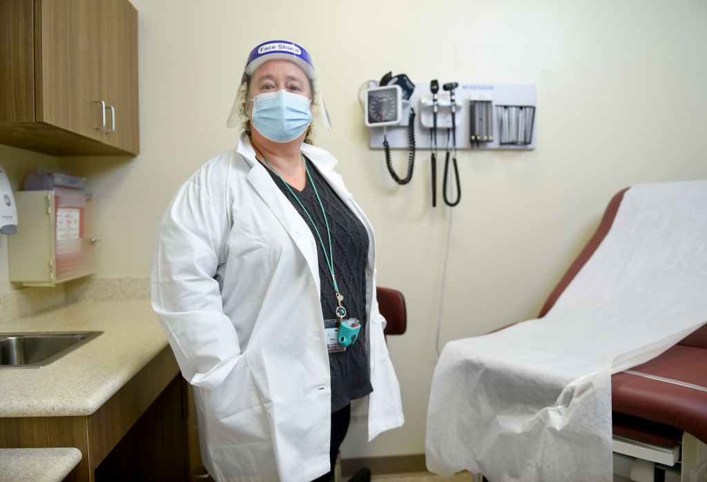 Illinois Department of Public Health mask mandate continues in health care settings, hospitals