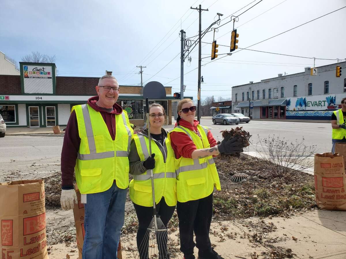 Evart celebrates Earth Day with massive cleanup by Lume and Evart