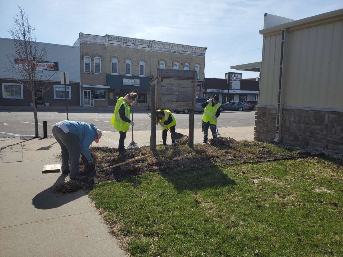 Evart celebrates Earth Day with massive cleanup by Lume and Evart