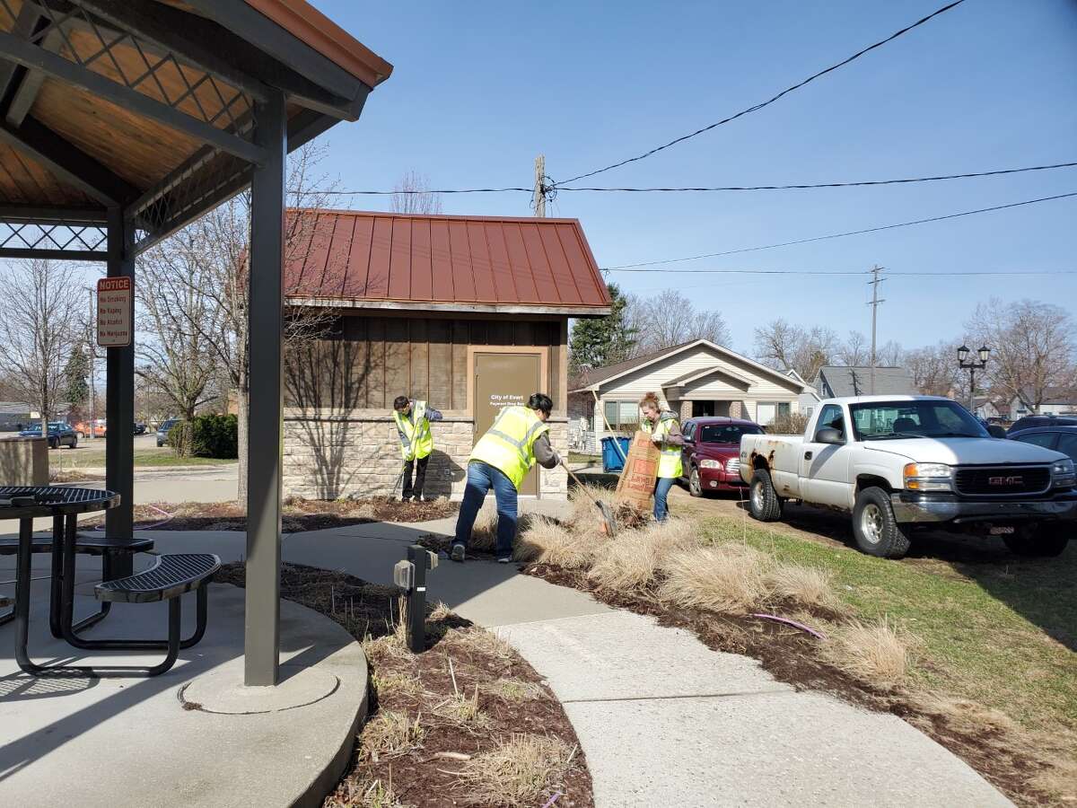 Evart celebrates Earth Day with massive cleanup by Lume and Evart