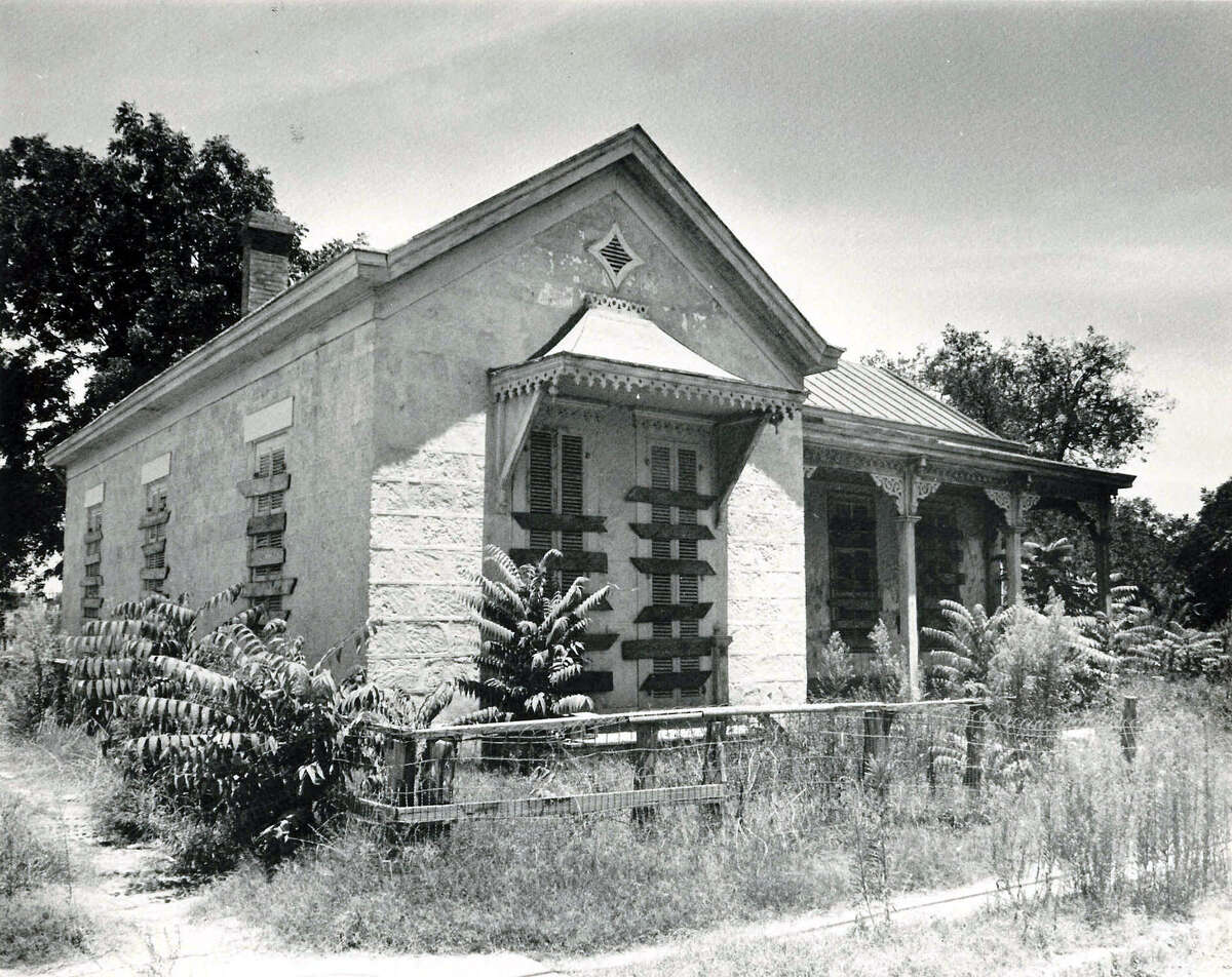 The Kusch House on Goliad Street stood with boarded-up windows, awaiting its fate, as the land in Urban Renewal Project 5 was cleared for HemisFair .