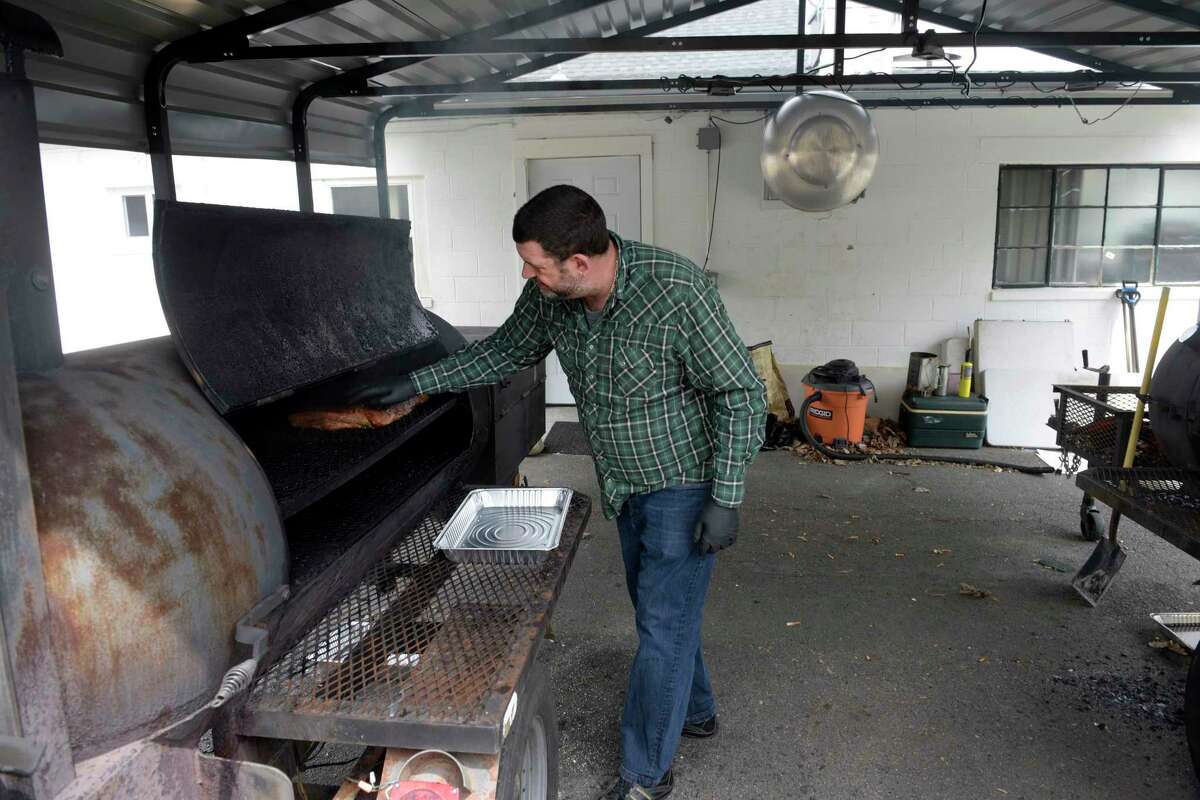 Farmboys Smokin' Bar-B-Q opens in Danbury