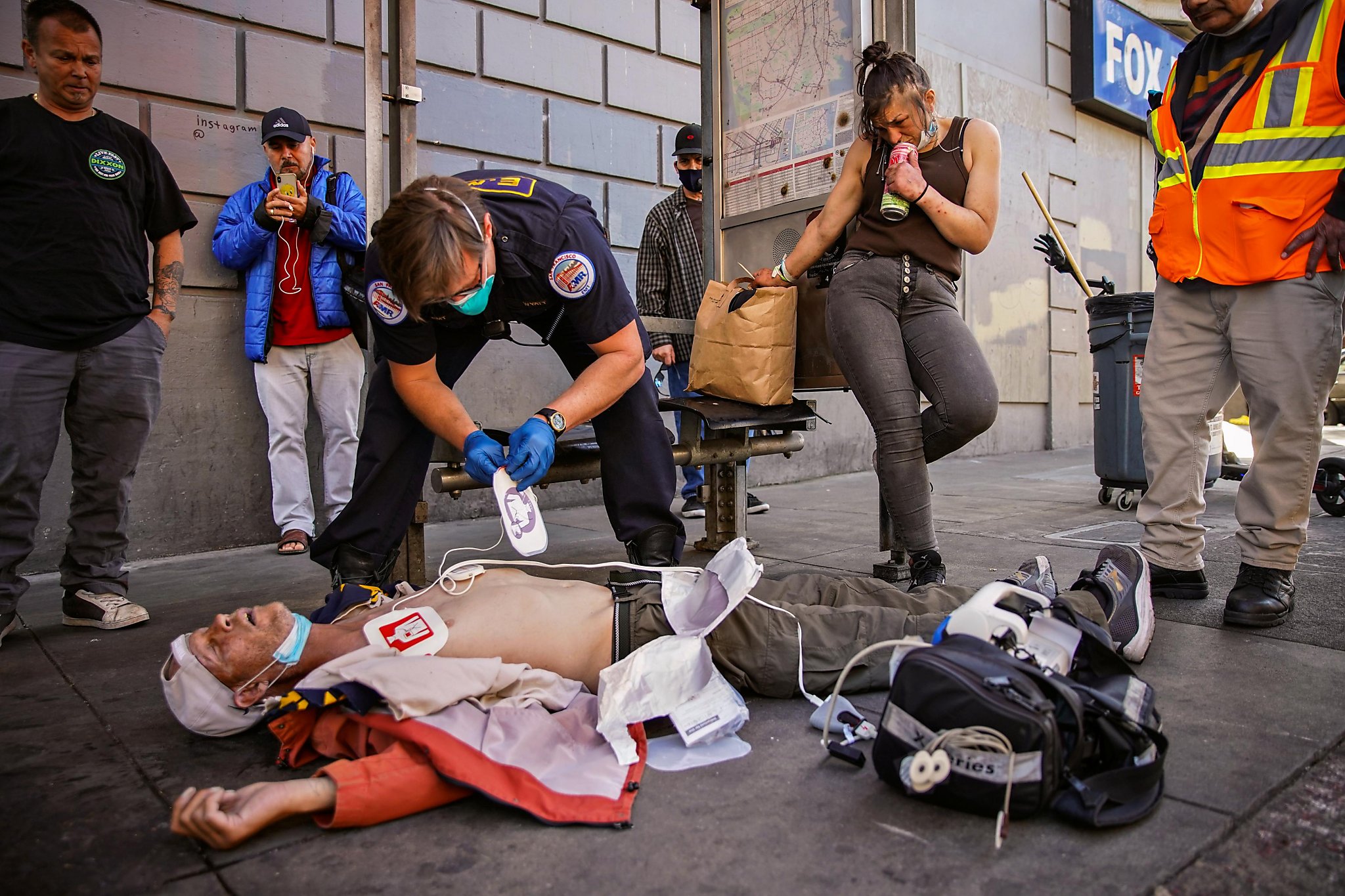 在旧金山街头遇到一个处于危机中的人？这是城市建议你应该做什么