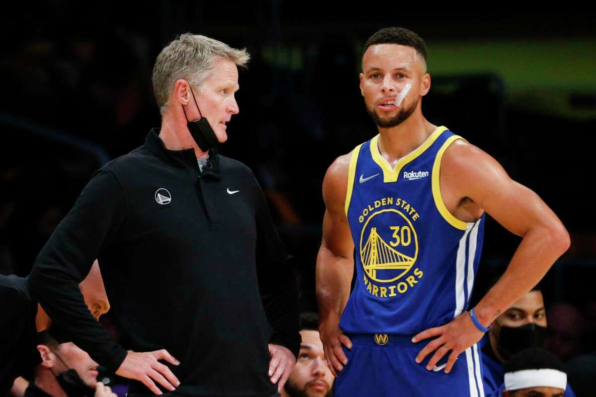 Golden State Warriors head coach Steve Kerr talks with Golden State Warriors guard Stephen Curry (30) during the first half of an NBA basketball game against the Los Angeles Lakers in Los Angeles, Tuesday, Oct. 19, 2021. (AP Photo/Ringo H.W. Chiu)