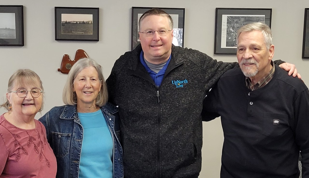 Joe Charlevoix visits Near and Farr Friends group