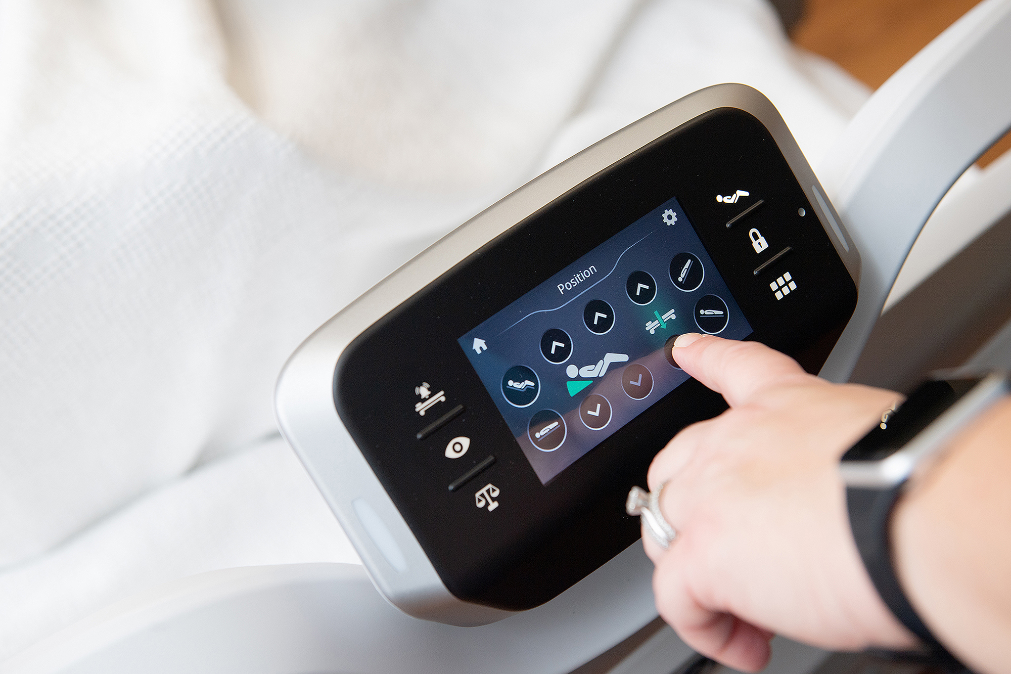 Jacksonville Illinois Memorial Hospital adds 15 smart beds for added safety, comfort - Vimarsana News