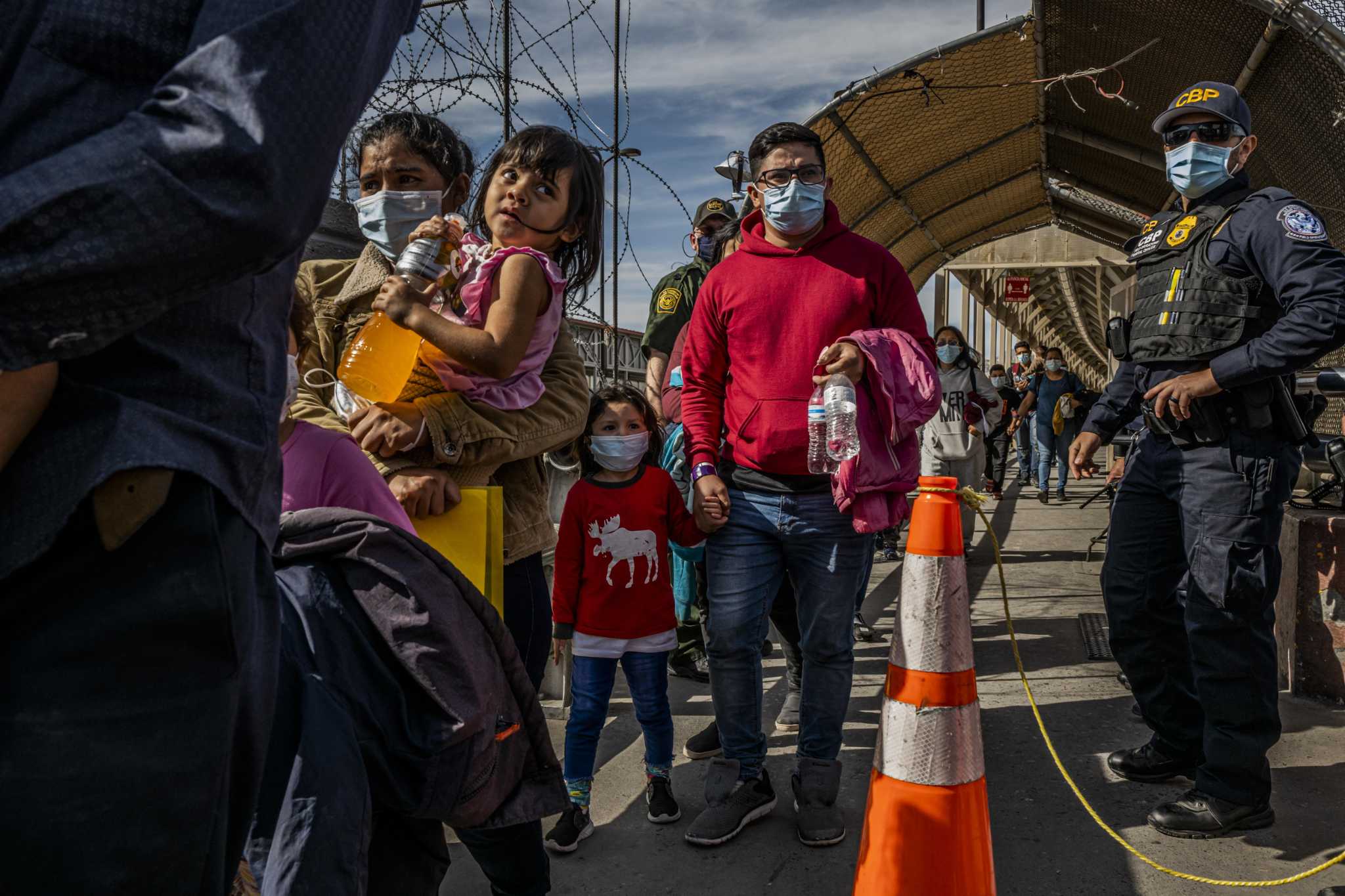 Biden’s border plan: 23,000 officers,1-year asylum processing – Houston Chronicle