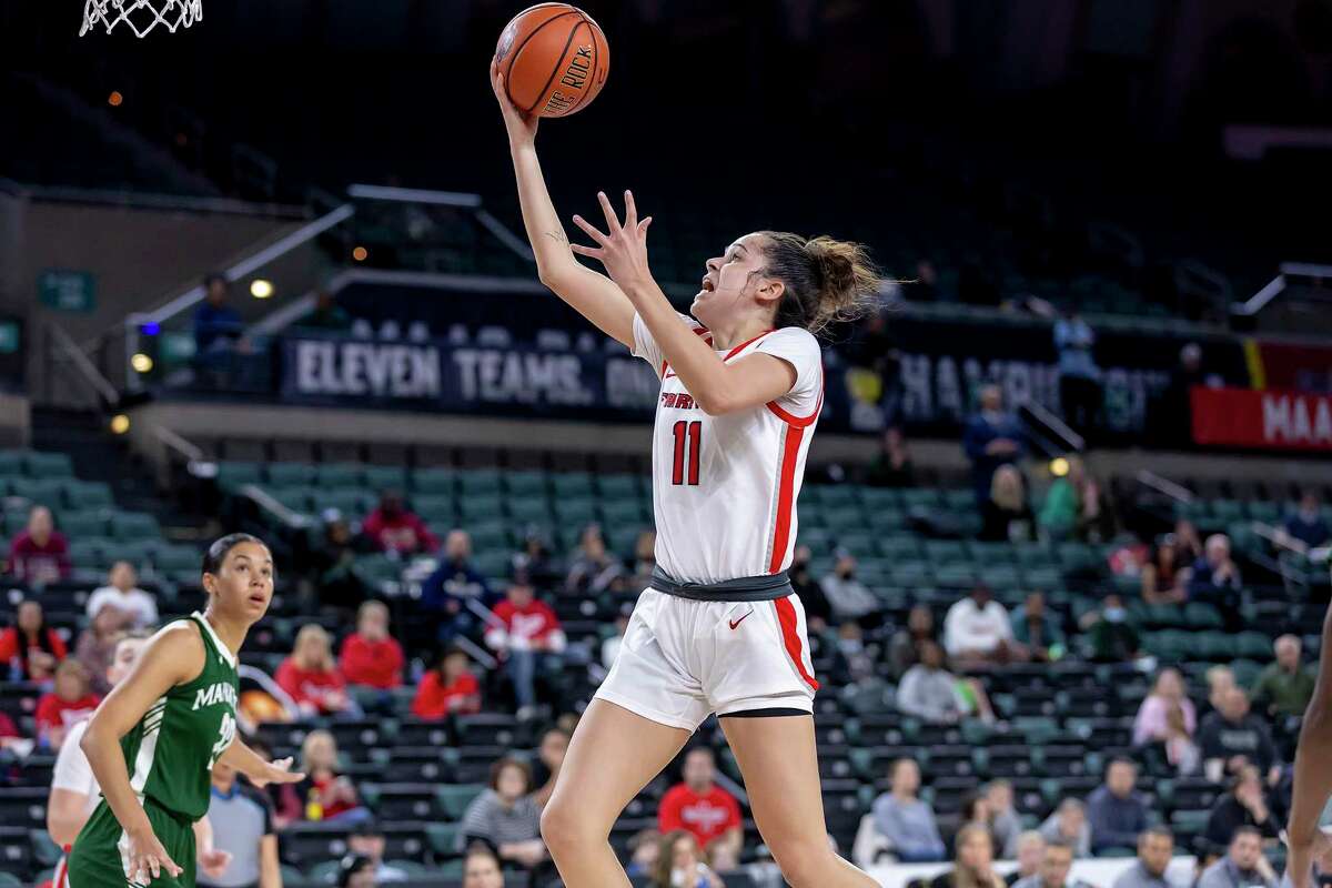 Lou Lopez Senechal averaged 19.6 points as a senior at Fairfield, leading the Stags to their first NCAA Tournament appearance since 2001. She is at UConn as a graduate transfer.