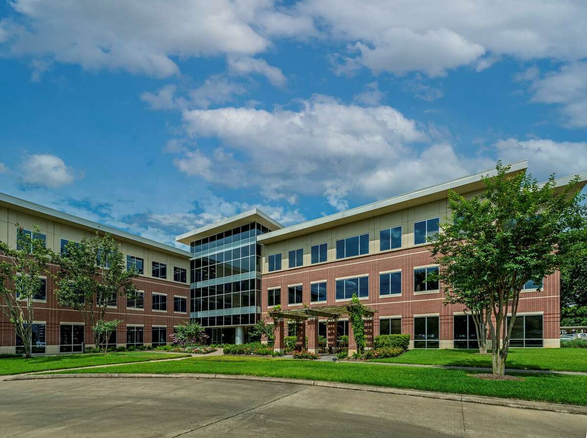 Fuller Realty Partners and ICP Funds have acquired Park Ten Plaza, a 157,759-square-foot office building at 15115 Park Row in the Energy Corridor. JLL Capital Markets represented the seller, USAA Real Estate.