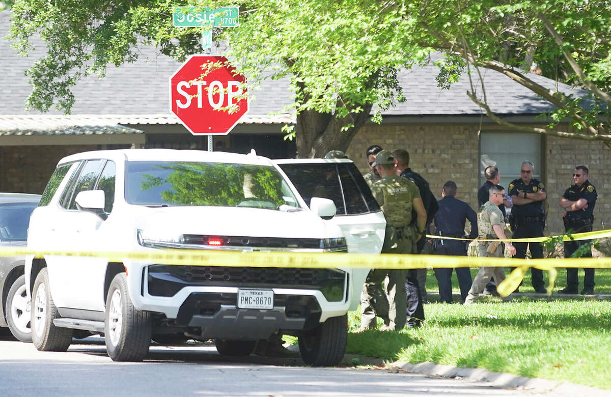 Houston police shoot suspect in Pleasantville area, HPD says