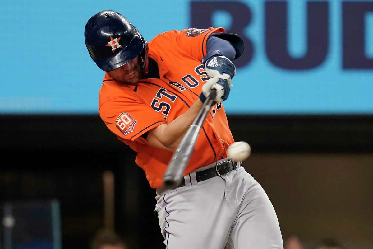 Houston Astros Outfielders lead the way in win over Rangers