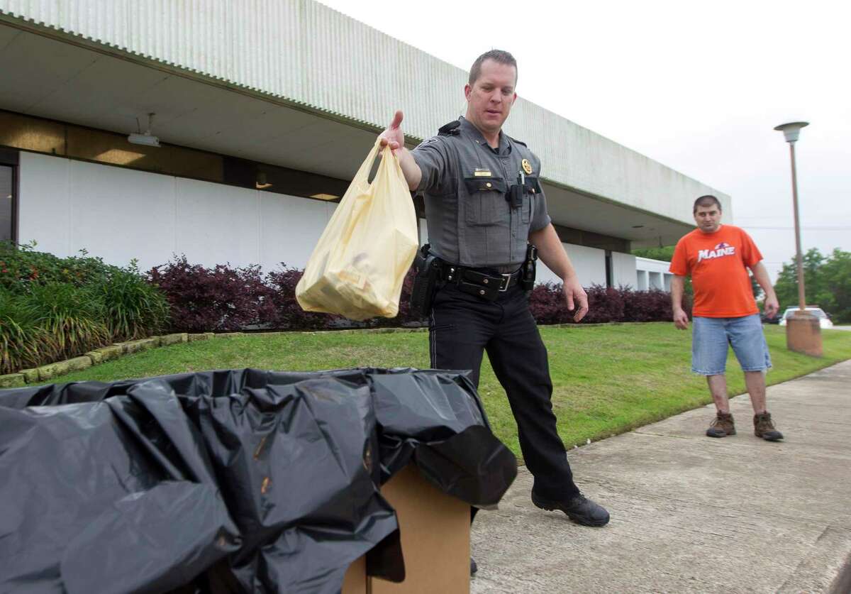 DEA urges Houstonians to drop off unused pills for ‘Take Back Day’ to
