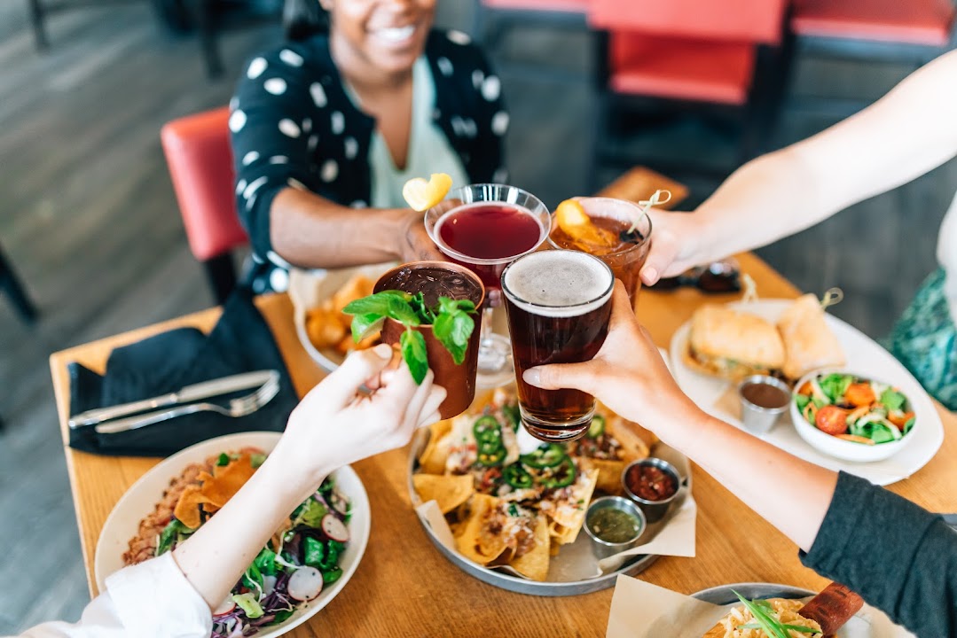 10 slam-dunk Houston sports bars to watch the games