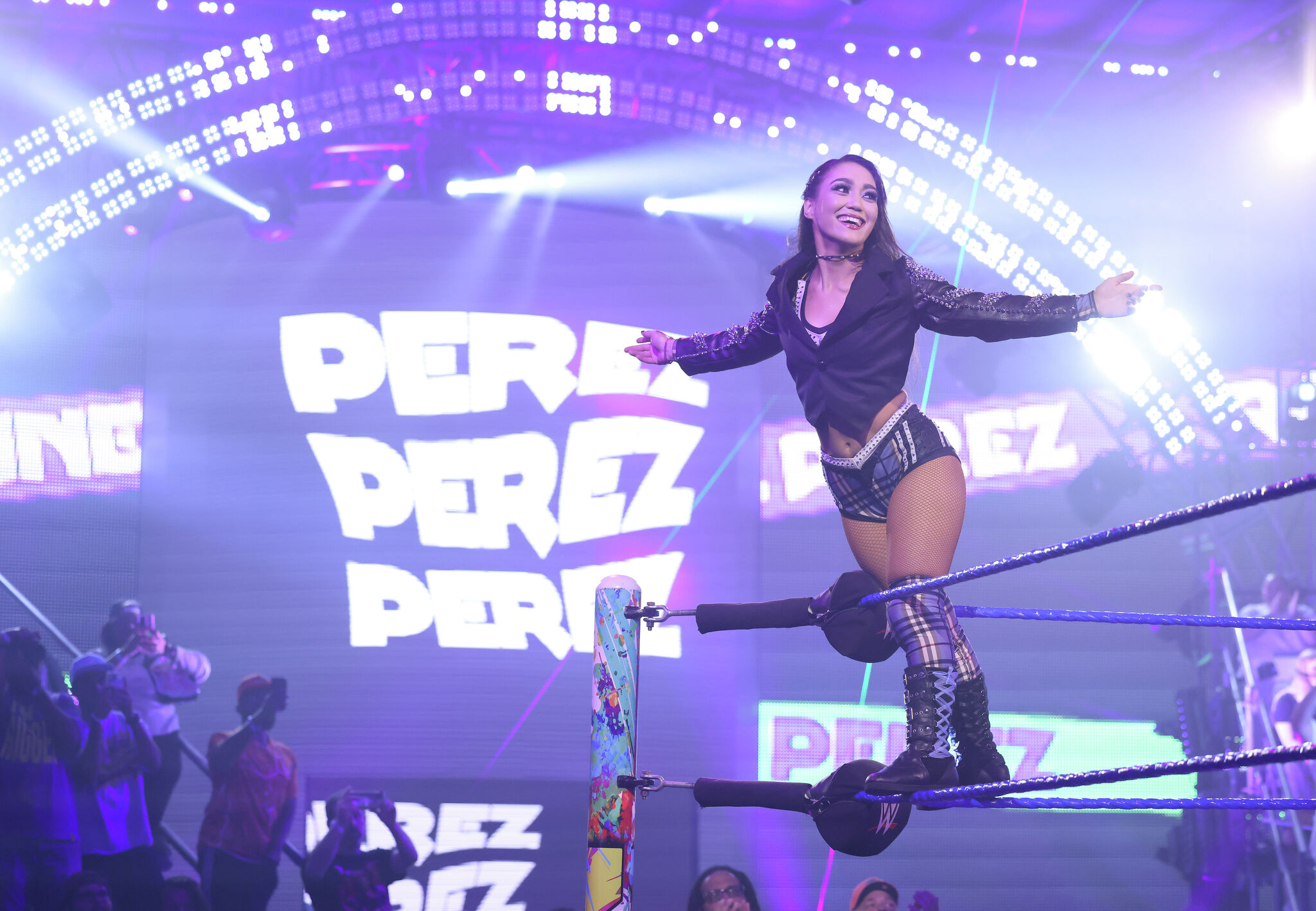 Laredo World Wrestling Entertainment Superstar Wrestler Roxanne Perez has storybook NXT 2.0 debut - Vimarsana News