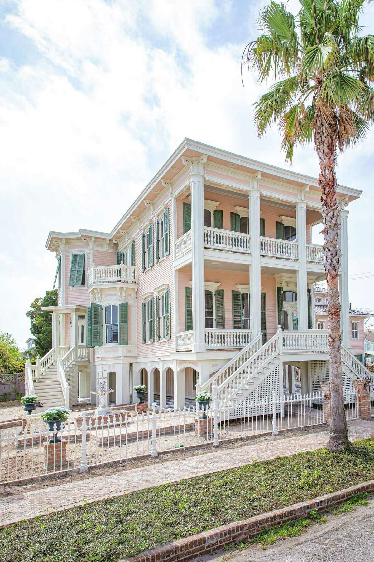 Galveston Historic Homes Tour Motherdaughter duo ready house
