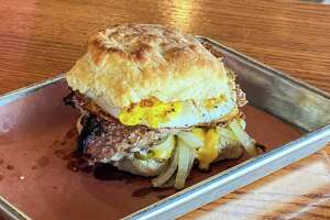 Gatlin’s BBQ adds new breakfast dishes: Heuvos rancheros and more