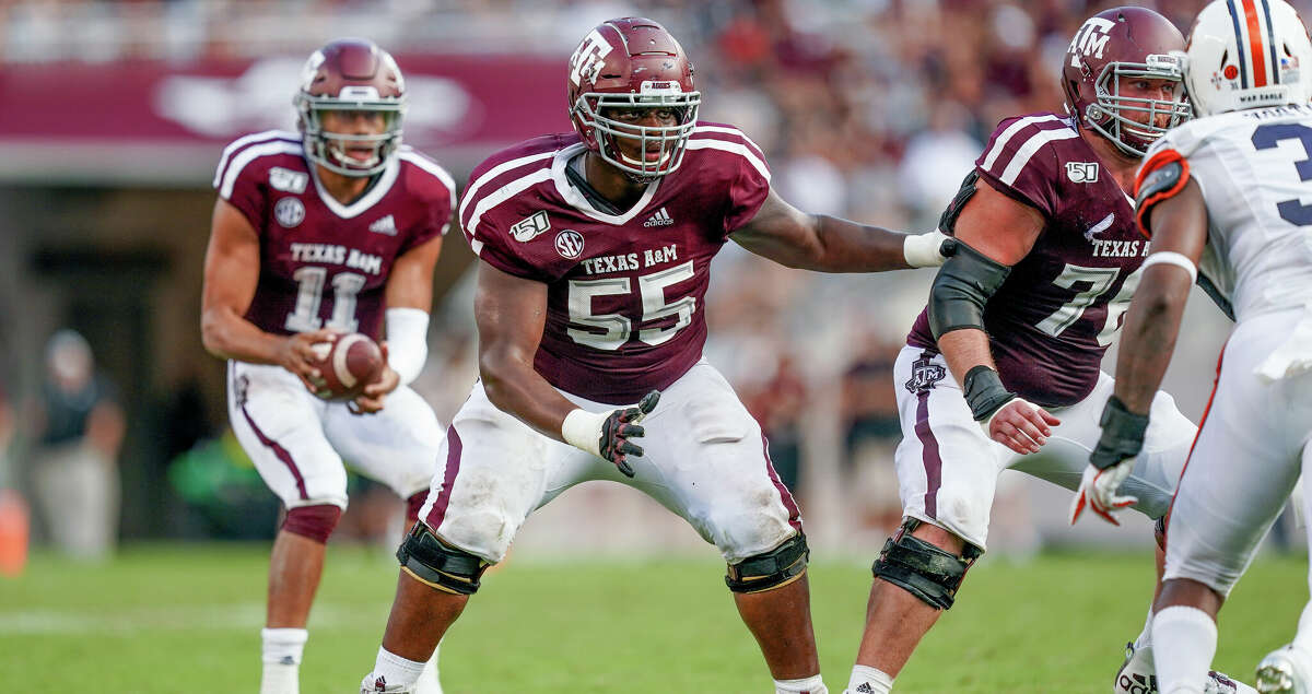 Texas A&M Aggies offensive lineman Kenyon Green (55) backs up to pass block during the game between the Auburn Tigers and the Texas A&M Aggies on September 21, 2019 at Kyle Field in College Station, Texas. (Photo by Daniel Dunn/Icon Sportswire via Getty Images)