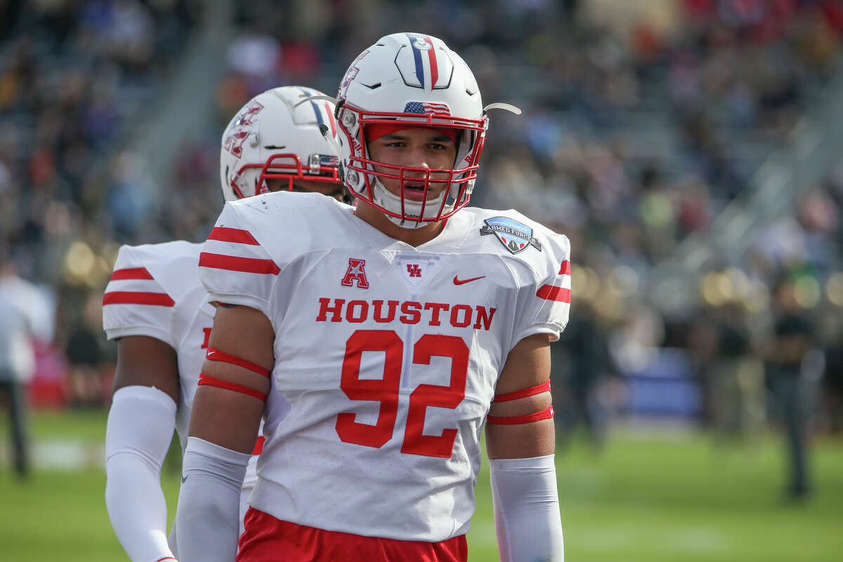 Houston Cougars defensive lineman Logan Hall (92) warms up for the Armed Forces Bowl between Houston and Army on December 22, 2018 at Amon G. Carter Stadium in Fort Worth.