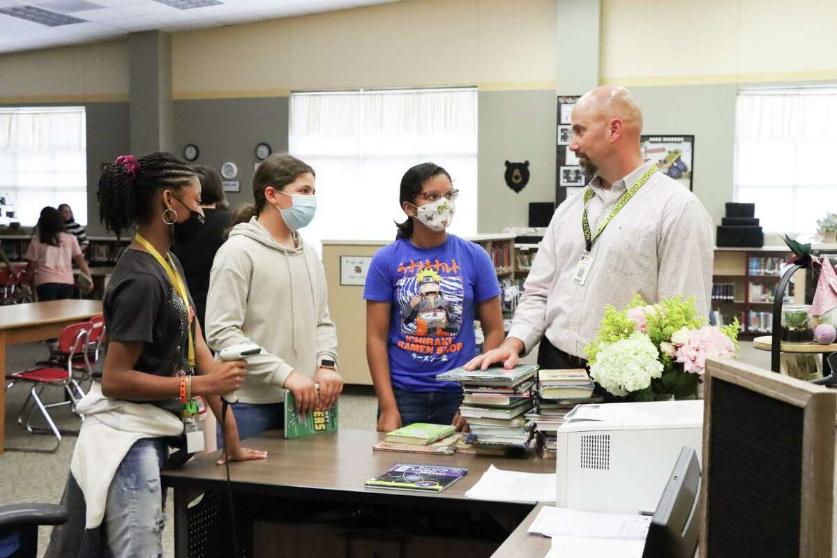 new-pearland-isd-superintendent-known-for-hands-on-approach