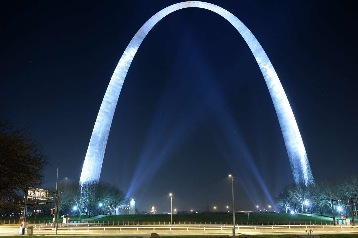 gateway arch at night